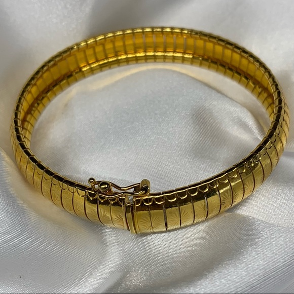 18KT Yellow Gold Over Sterling Silver Patterned Omega Bangle Bracelet 7.25” - Picture 11 of 17